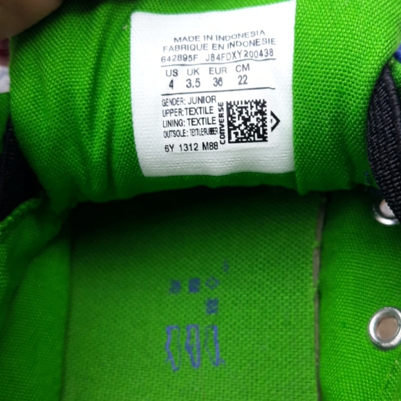 Converse boys shoe size 4 - Picture 6 of 7
